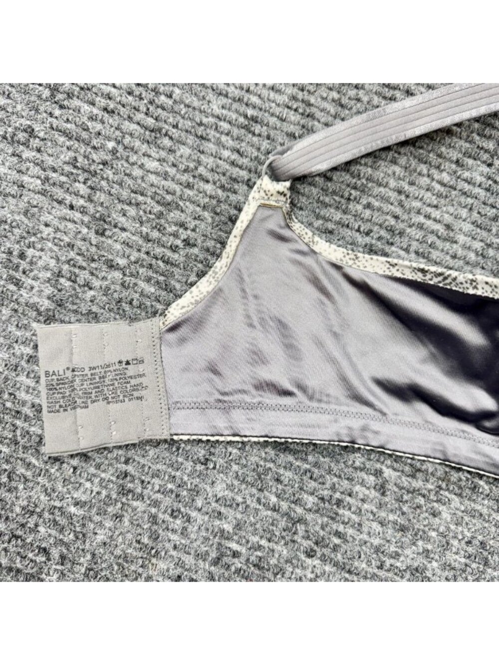 Bali Bra 40DD One Smooth U Concealing Underwire Satin Gray Snakeskin 3W11/3811 - Picture 5 of 6